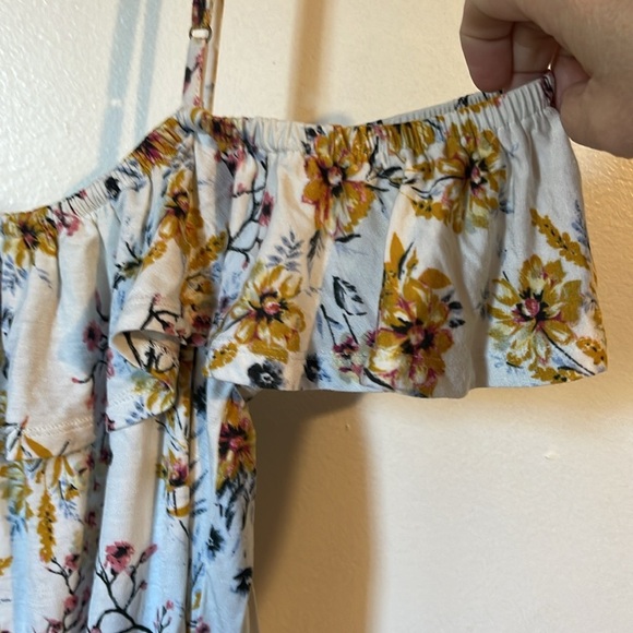 🌹NWT: JOLT FLORAL COLD SHOULDER TOP - Picture 9 of 10